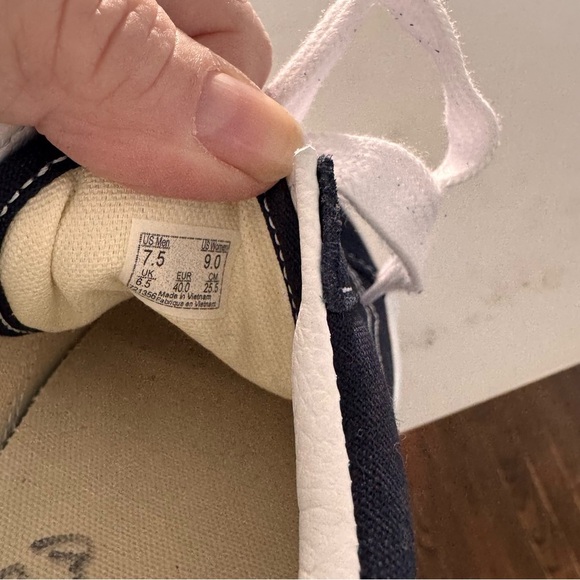 NEW! Vans Old Shool Unisex Suede Sneakers Navy Blue Wide Laces Womens 9 Mens 7.5 - Picture 11 of 11